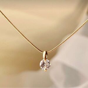 Diamond necklace Q652